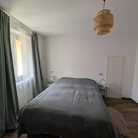 The Sunflower Of Semesterbostad Pognana Lario